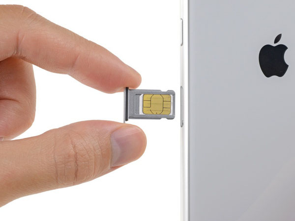 iPhone 8 Plus – Thay thế thẻ SIM