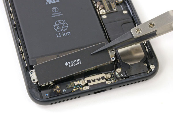 iPhone 7 Plus – Thay thế động cơ Taptic