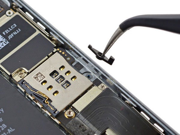 iPhone SE – Thay thế đòn bẩy đẩy SIM