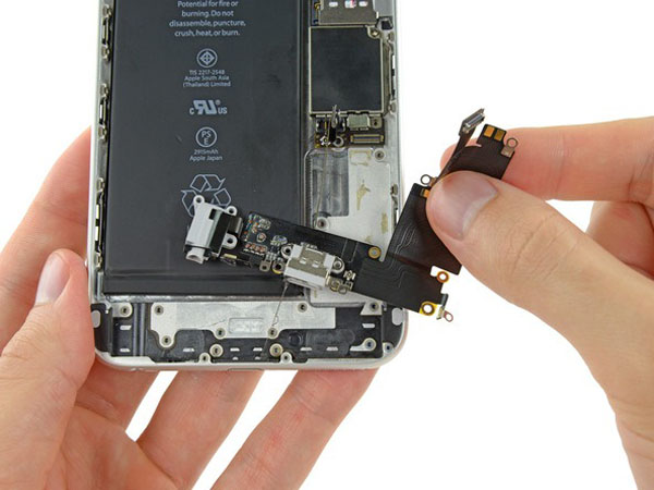 iPhone 6 Plus – Thay thế đầu nối Lightning và cáp cắm tai nghe
