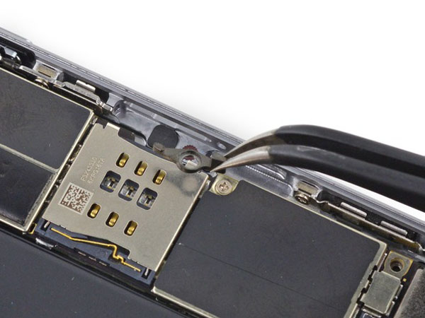 iPhone 6 Plus – Thay thế đòn bẩy đẩy SIM