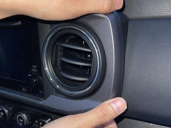 Cách tháo bộ phận đầu âm thanh nổi có sẵn trong xe Toyota Tacoma