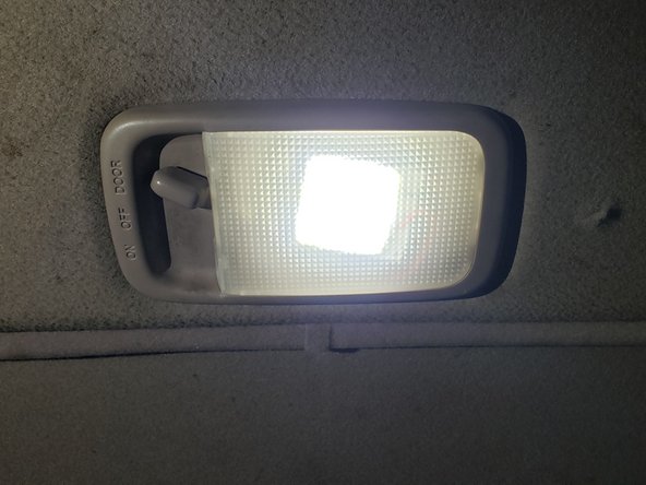Thay thế đèn trần nội thất Toyota 4Runner 1995-2002